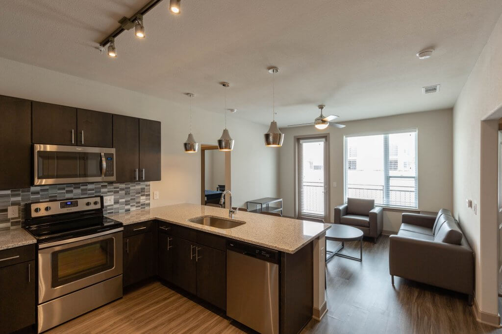 discovery 4x2 1130 living kitchen1