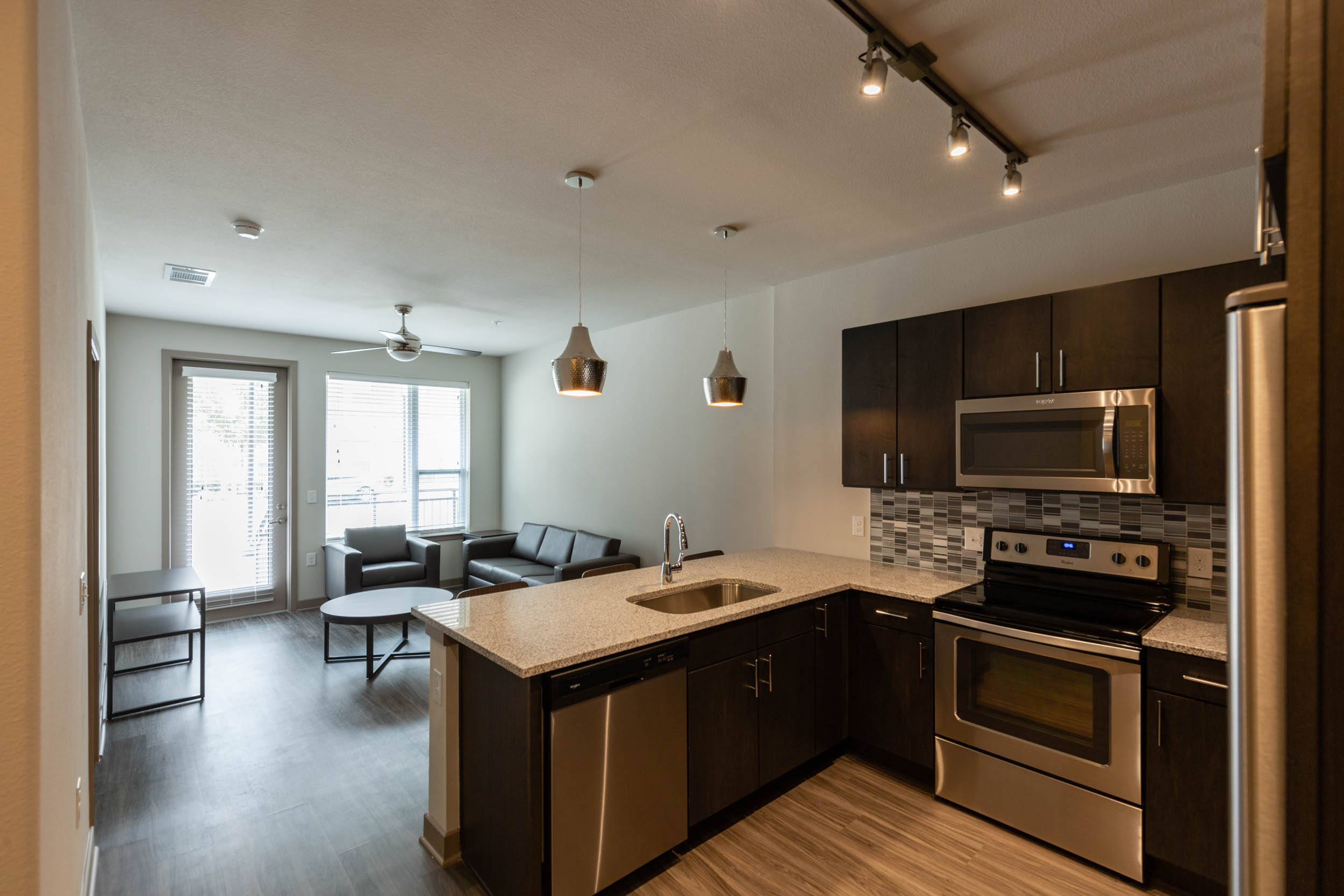 juno deluxe 2x2 821 living kitchen b