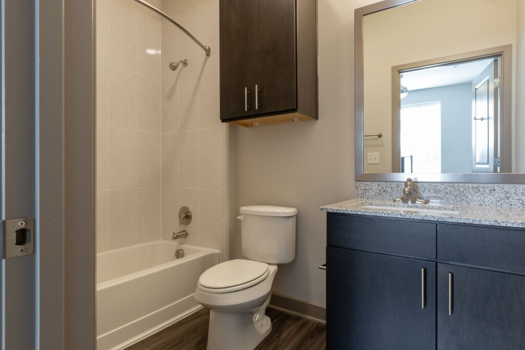 voyager 4x4 1345 bathroom